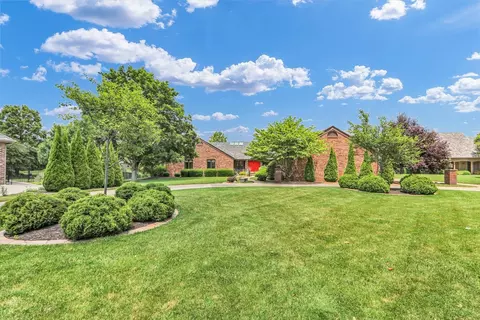 4012 Lakepoint Dr, Champaign, IL 61822