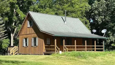 11 Cedar Ln, Putnam, IL 61560