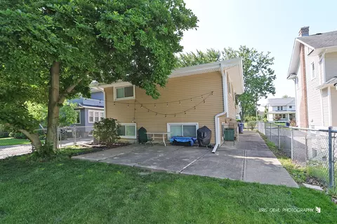 Exterior - 509 E Illinois St, Wheaton, IL 60187 photo 3 of 5