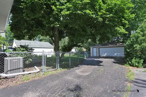 Exterior - 509 E Illinois St, Wheaton, IL 60187 photo 5 of 5