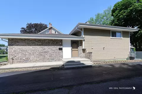Exterior - 509 E Illinois St, Wheaton, IL 60187 photo 4 of 5