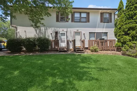 7724 W Douglas Ct, Frankfort, IL 60423