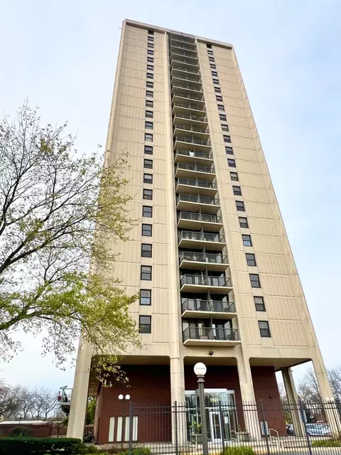 3001 S Michigan Ave #909, Chicago, IL 60616