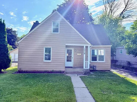 1318 Pine Grove Ave, Round Lake Beach, IL 60073