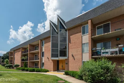 1056 N Mill St #305, Naperville, IL 60563
