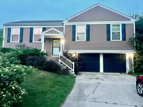 2101 Kensington Dr, Schaumburg, IL 60194
