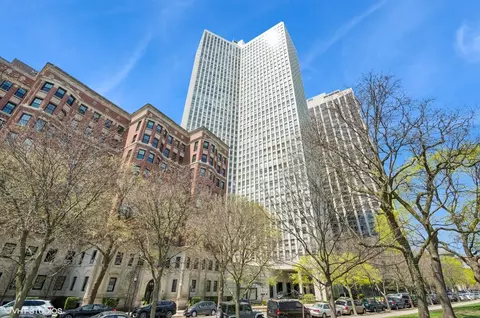 2626 N Lakeview Ave #2012, Chicago, IL 60614