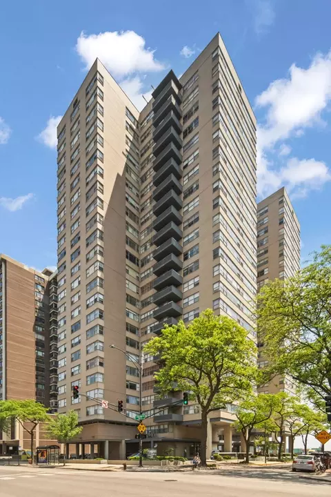 6301 N Sheridan Rd #7N, Chicago, IL 60660