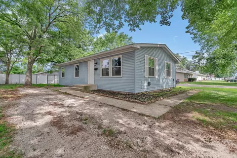 250 S Virginia St, Coal City, IL 60416