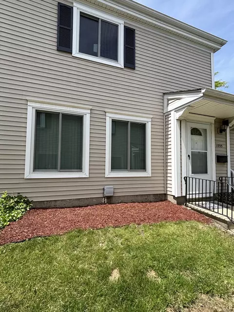 1595 Cove Dr, Prospect Heights, IL 60070
