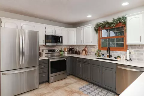 807 Eddy Rd, Bloomington, IL 61704 photo 7