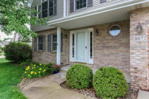 807 Eddy Rd, Bloomington, IL 61704 photo 2