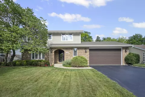 1923 N Carlyle Pl, Arlington Heights, IL 60004
