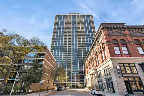 1560 N Sandburg Ter #915, Chicago, IL 60610