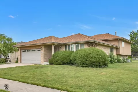 8820 Meadowview Dr, Orland Hills, IL 60487