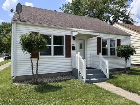 295 S Clinton Ave, Bradley, IL 60915