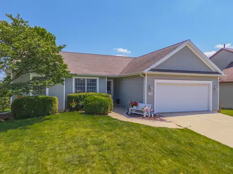 2104 Altoona Rd, Bloomington, IL 61705