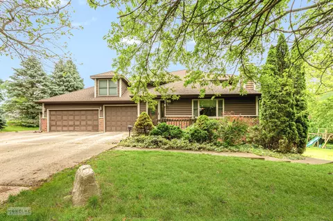 2800 Arbor Ln, Oswego, IL 60543