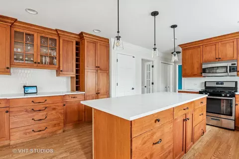 Kitchen - 1181 Midwest Ln, Wheaton, IL 60189 photo 4 of 7