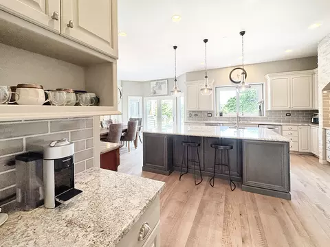 Kitchen - 6 N707 Brookhaven Ln, Saint Charles, IL 60175 photo 1 of 8