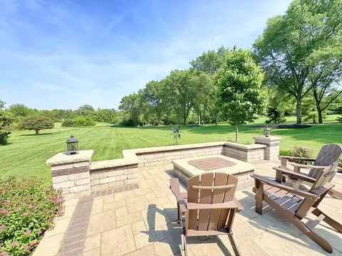 Exterior - 6 N707 Brookhaven Ln, Saint Charles, IL 60175 photo 11 of 15
