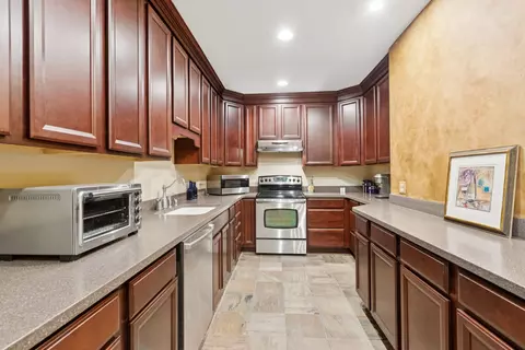 Kitchen - 6 N707 Brookhaven Ln, Saint Charles, IL 60175 photo 8 of 8