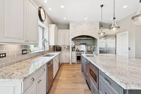 Kitchen - 6 N707 Brookhaven Ln, Saint Charles, IL 60175 photo 5 of 8