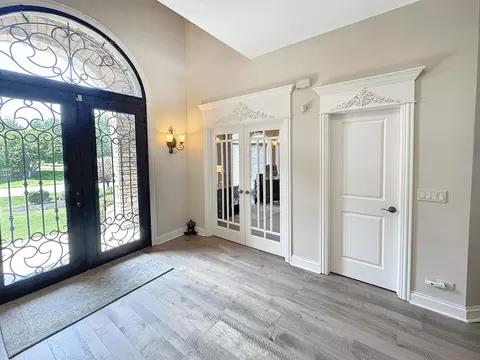 Entry Way - 6 N707 Brookhaven Ln, Saint Charles, IL 60175 photo 6 of 14