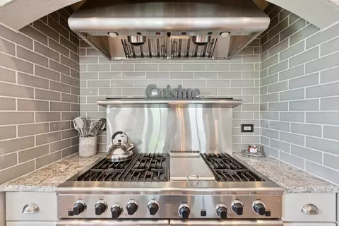 Kitchen - 6 N707 Brookhaven Ln, Saint Charles, IL 60175 photo 4 of 8