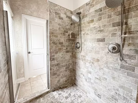 Bath - 6 N707 Brookhaven Ln, Saint Charles, IL 60175 photo 3 of 7
