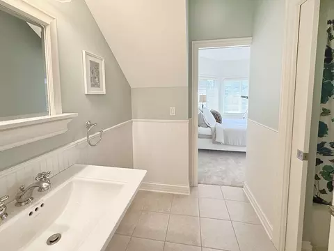 Bath - 6 N707 Brookhaven Ln, Saint Charles, IL 60175 photo 5 of 7