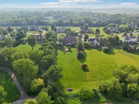 View/Area - 6 N707 Brookhaven Ln, Saint Charles, IL 60175 photo 2 of 2