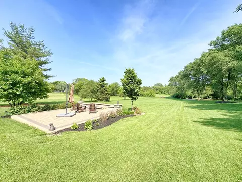 Exterior - 6 N707 Brookhaven Ln, Saint Charles, IL 60175 photo 13 of 15