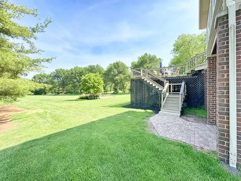 Exterior - 6 N707 Brookhaven Ln, Saint Charles, IL 60175 photo 14 of 15