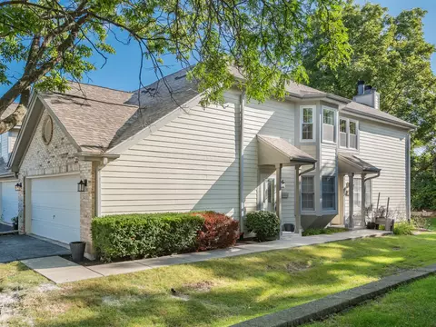 5431 Ashbrook Pl, Downers Grove, IL 60515