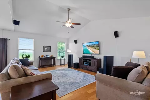 Living - 433 Davis Dr, Sycamore, IL 60178 photo 1 of 2