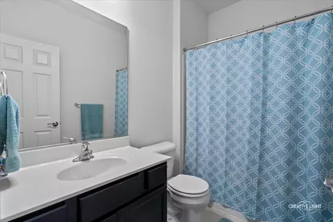 Bath - 433 Davis Dr, Sycamore, IL 60178 photo 4 of 4