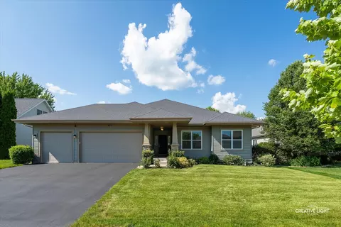 Exterior - 433 Davis Dr, Sycamore, IL 60178 photo 2 of 4