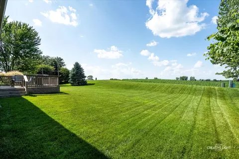 Exterior - 433 Davis Dr, Sycamore, IL 60178 photo 3 of 4