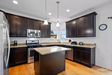 Kitchen - 433 Davis Dr, Sycamore, IL 60178 photo 2 of 3