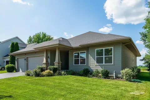 433 Davis Dr, Sycamore, IL 60178