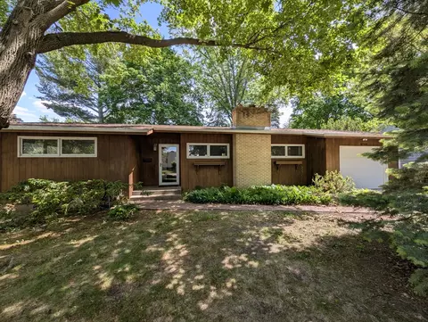 1437 S Plum Ave, Freeport, IL 61032