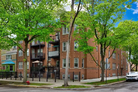 6254 N Richmond St #1, Chicago, IL 60659