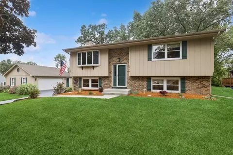 2619 Baldwin Rd, Mchenry, IL 60050