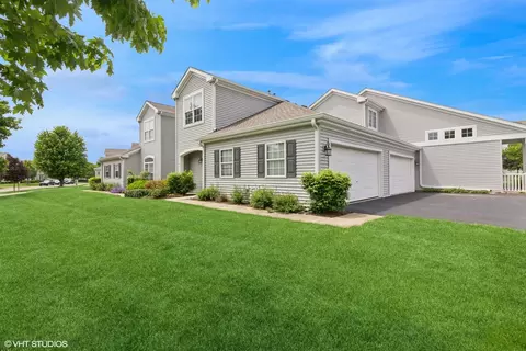 406 Cascade Ln #406, Oswego, IL 60543