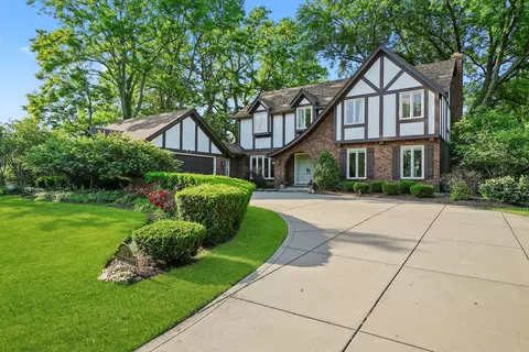 619 Glen Park Rd, Glen Ellyn, IL 60137