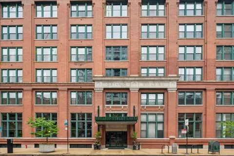 411 W Ontario St #411, Chicago, IL 60654