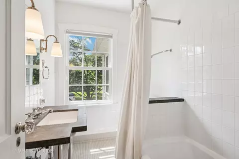 Bath - 720 Willow Rd, Winnetka, IL 60093 photo 4 of 5