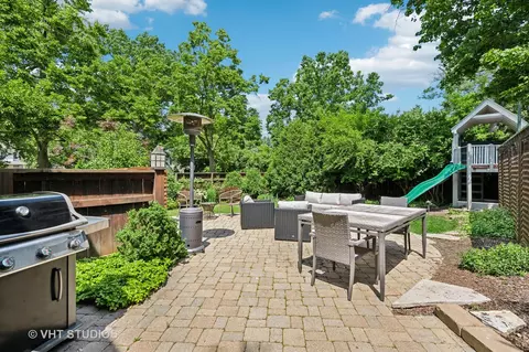 Exterior - 720 Willow Rd, Winnetka, IL 60093 photo 2 of 4