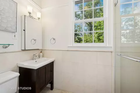 Bath - 720 Willow Rd, Winnetka, IL 60093 photo 3 of 5